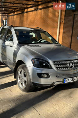 Позашляховик / Кросовер Mercedes-Benz M-Class 2006 в 