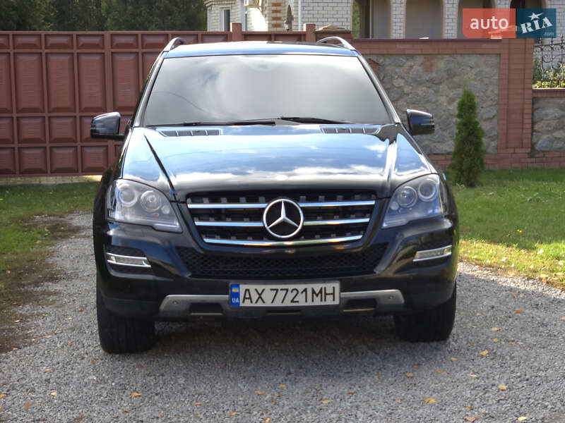 Позашляховик / Кросовер Mercedes-Benz M-Class 2010 в Харкові