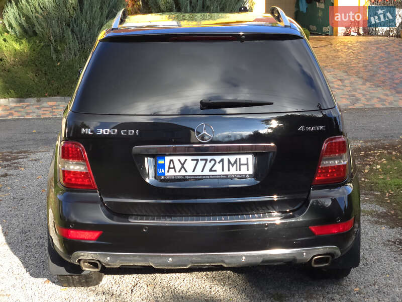 Позашляховик / Кросовер Mercedes-Benz M-Class 2010 в Харкові