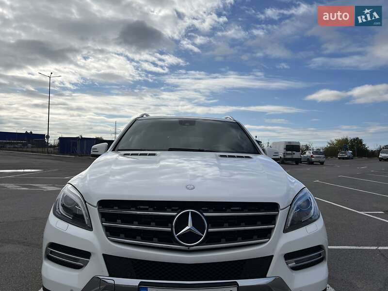 Позашляховик / Кросовер Mercedes-Benz M-Class 2015 в 