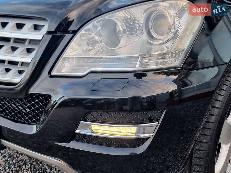 Внедорожник / Кроссовер Mercedes-Benz M-Class 2010 в Киеве