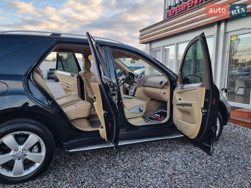 Внедорожник / Кроссовер Mercedes-Benz M-Class 2010 в Киеве