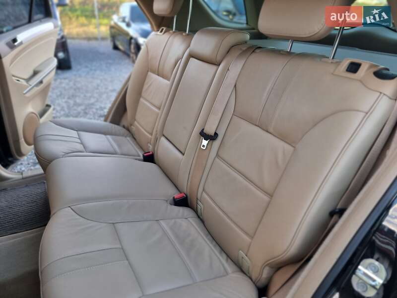 Внедорожник / Кроссовер Mercedes-Benz M-Class 2010 в Киеве