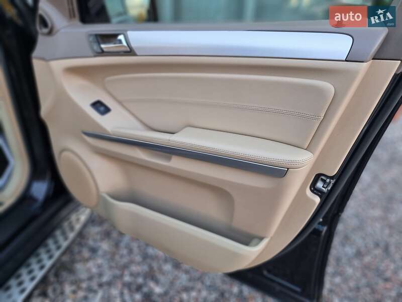 Внедорожник / Кроссовер Mercedes-Benz M-Class 2010 в Киеве