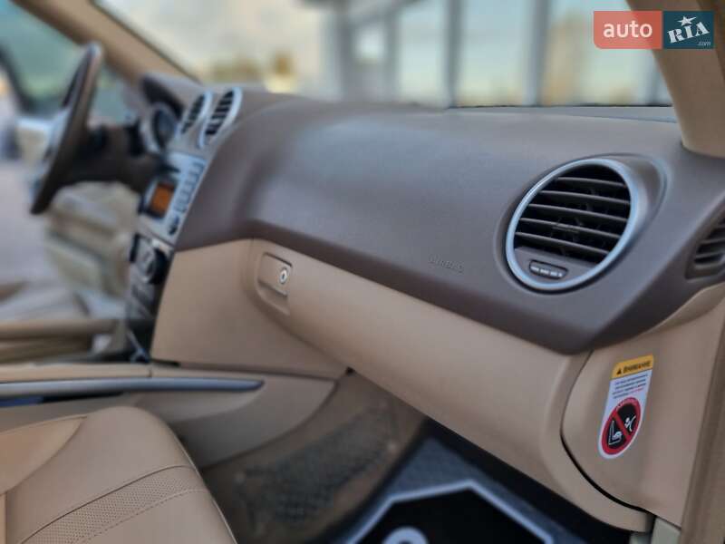 Внедорожник / Кроссовер Mercedes-Benz M-Class 2010 в Киеве