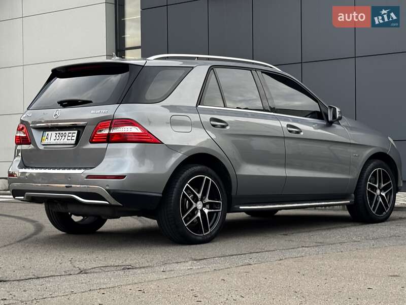 Внедорожник / Кроссовер Mercedes-Benz M-Class 2011 в Киеве