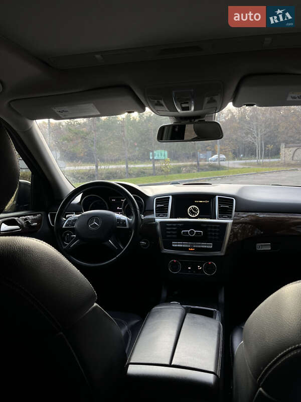 Позашляховик / Кросовер Mercedes-Benz M-Class 2011 в Рівному