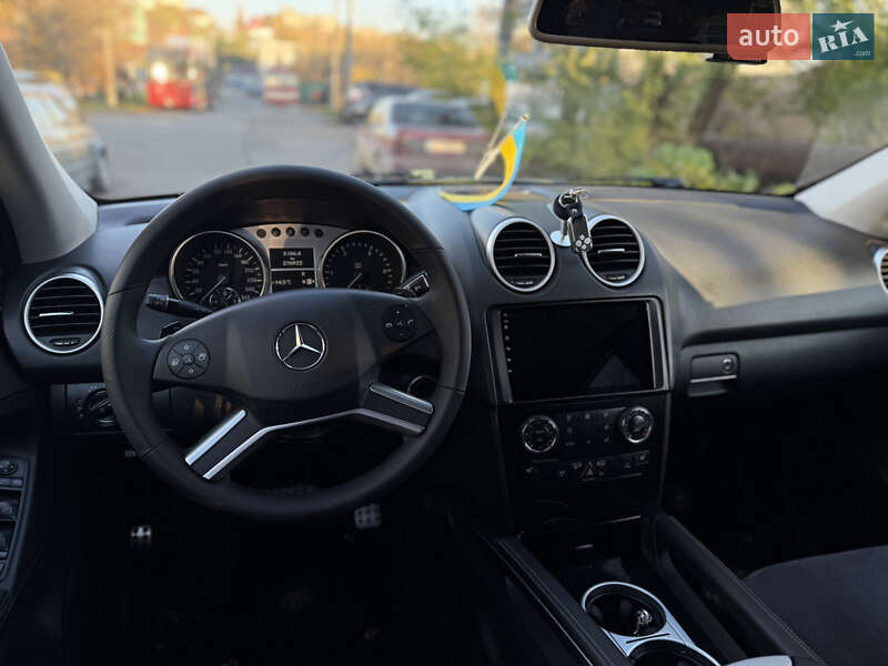 Внедорожник / Кроссовер Mercedes-Benz M-Class 2008 в Черновцах