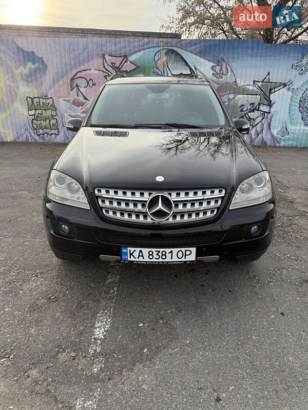 Mercedes-Benz M-Class 2005