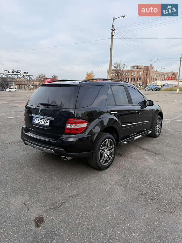 Внедорожник / Кроссовер Mercedes-Benz M-Class 2005 в Киеве
