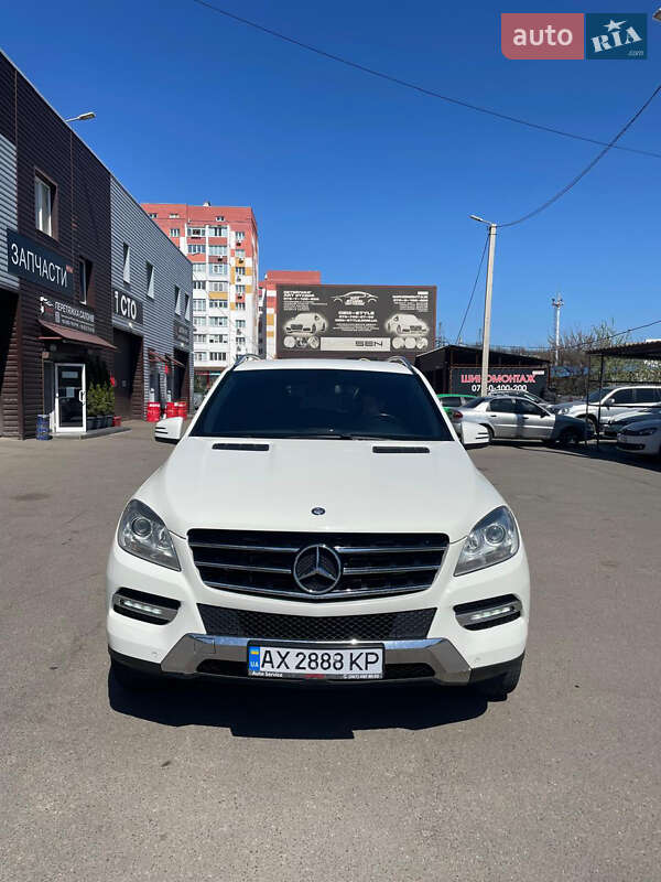 Mercedes-Benz M-Class 2011 Mercedes-Benz M-Class 2011