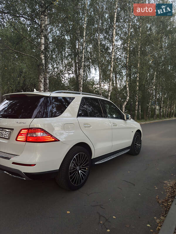 Внедорожник / Кроссовер Mercedes-Benz M-Class 2012 в Черновцах