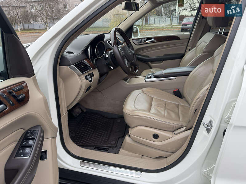 Внедорожник / Кроссовер Mercedes-Benz M-Class 2012 в Черновцах