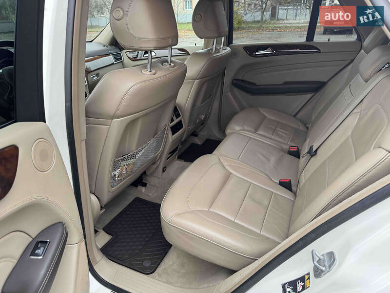 Внедорожник / Кроссовер Mercedes-Benz M-Class 2012 в Черновцах