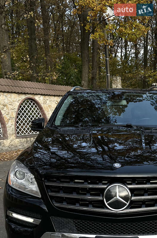 Позашляховик / Кросовер Mercedes-Benz M-Class 2011 в Рівному