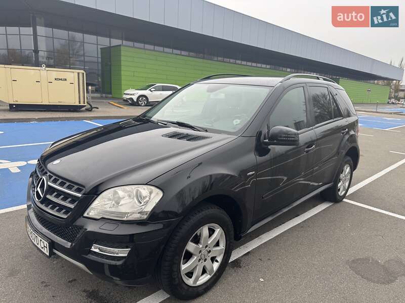Позашляховик / Кросовер Mercedes-Benz M-Class 2011 в Києві