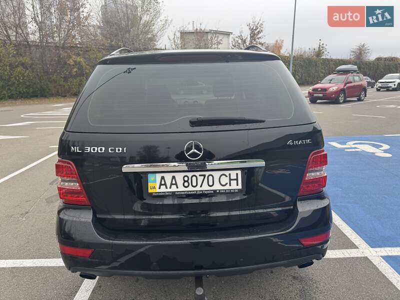 Позашляховик / Кросовер Mercedes-Benz M-Class 2011 в Києві