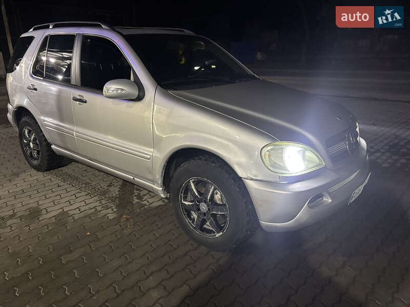 Внедорожник / Кроссовер Mercedes-Benz M-Class 2003 в Киеве