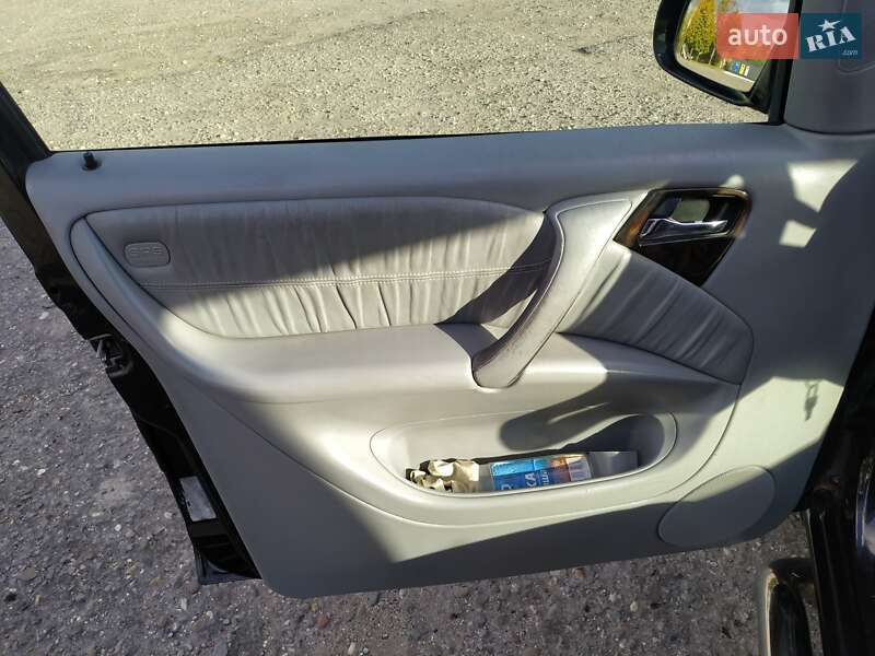 Позашляховик / Кросовер Mercedes-Benz M-Class 2004 в Ужгороді