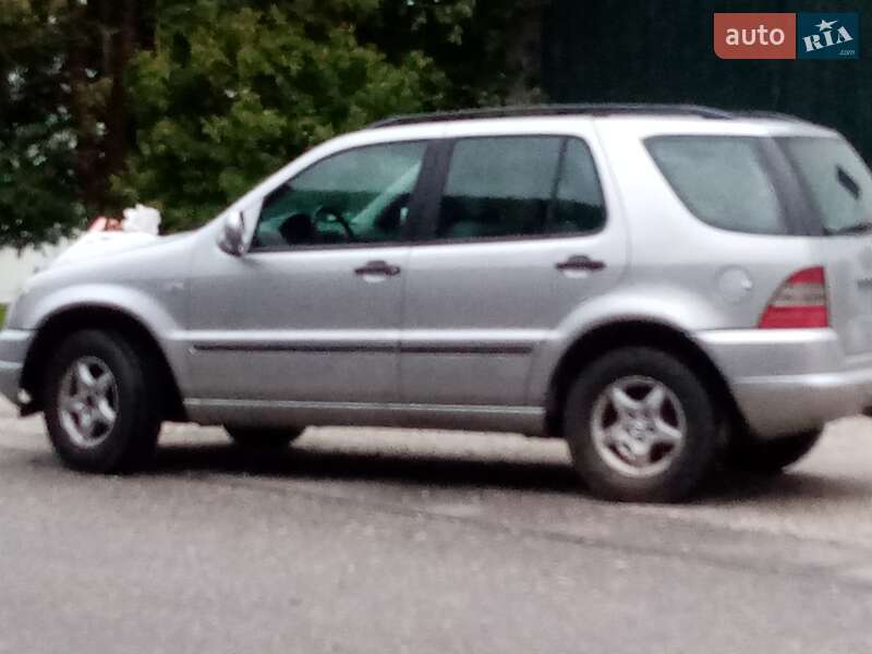 Mercedes-Benz M-Class 2001