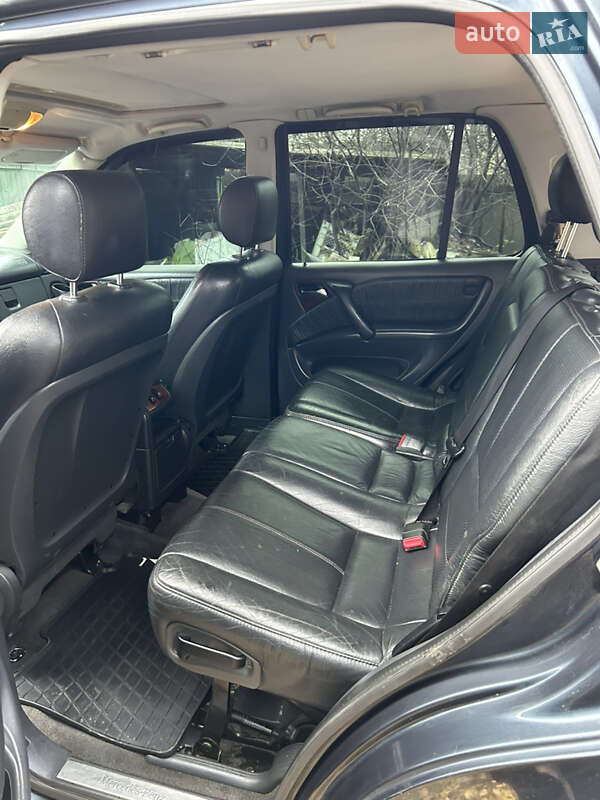 Внедорожник / Кроссовер Mercedes-Benz M-Class 2000 в Киеве