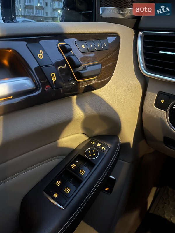 Внедорожник / Кроссовер Mercedes-Benz M-Class 2015 в Киеве