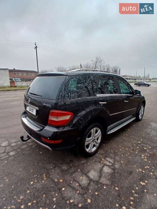 Позашляховик / Кросовер Mercedes-Benz M-Class 2010 в Солоному
