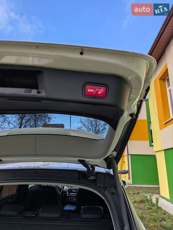 Внедорожник / Кроссовер Mercedes-Benz M-Class 2011 в Тернополе