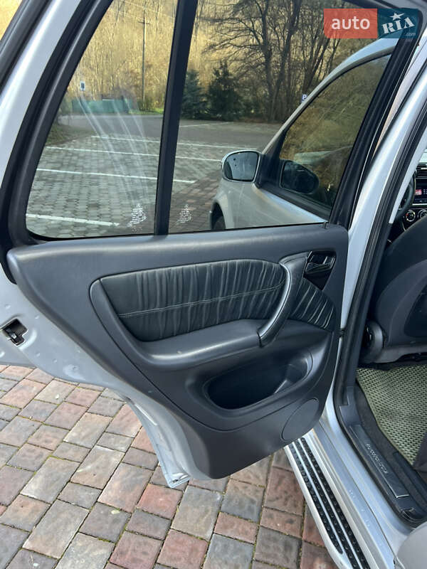 Позашляховик / Кросовер Mercedes-Benz M-Class 2004 в Заліщиках