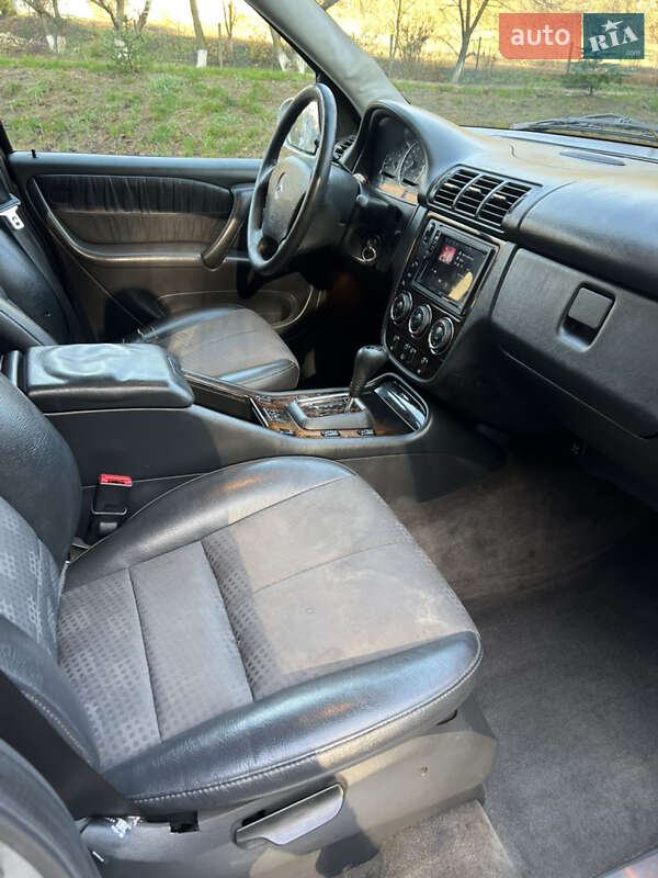 Позашляховик / Кросовер Mercedes-Benz M-Class 2004 в Заліщиках