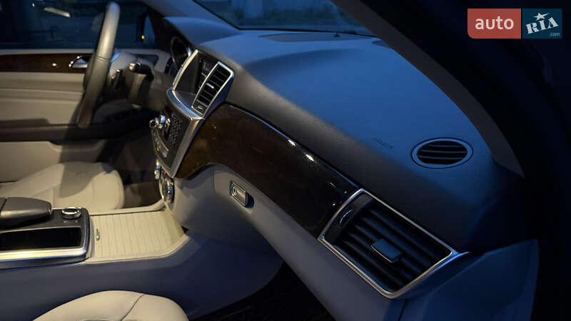 Позашляховик / Кросовер Mercedes-Benz M-Class 2012 в Шепетівці