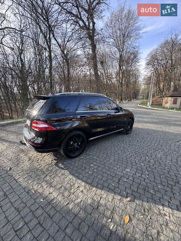Позашляховик / Кросовер Mercedes-Benz M-Class 2013 в Чернівцях фото 4 Позашляховик / Кросовер Mercedes-Benz M-Class 2013 в Чернівцях