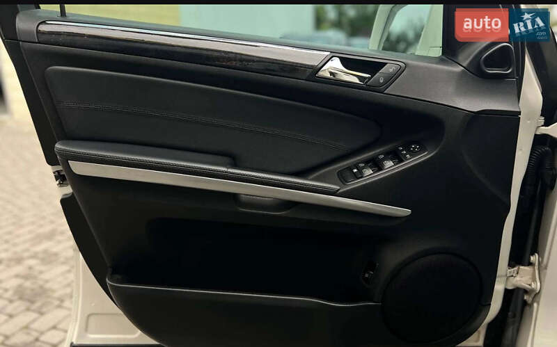 Внедорожник / Кроссовер Mercedes-Benz M-Class 2011 в Косове