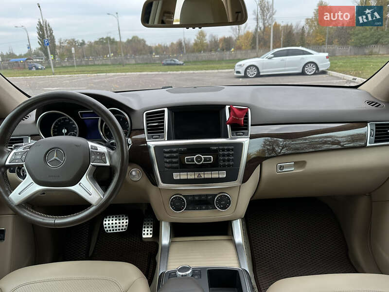 Внедорожник / Кроссовер Mercedes-Benz M-Class 2015 в Киеве