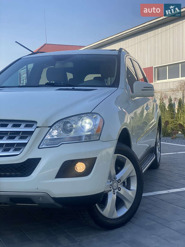 Внедорожник / Кроссовер Mercedes-Benz M-Class 2011 в Луцке