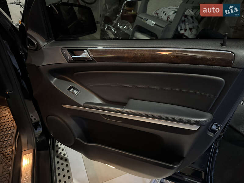 Позашляховик / Кросовер Mercedes-Benz M-Class 2011 в Чернівцях фото 15 Позашляховик / Кросовер Mercedes-Benz M-Class 2011 в Чернівцях