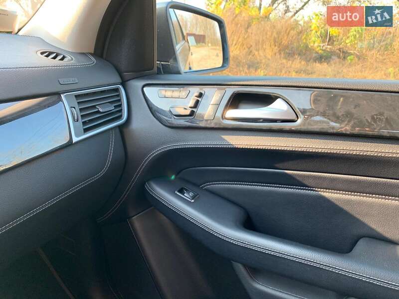 Внедорожник / Кроссовер Mercedes-Benz M-Class 2011 в Киеве