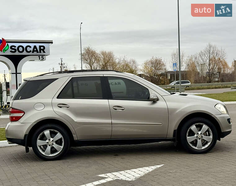 Внедорожник / Кроссовер Mercedes-Benz M-Class 2005 в Ровно