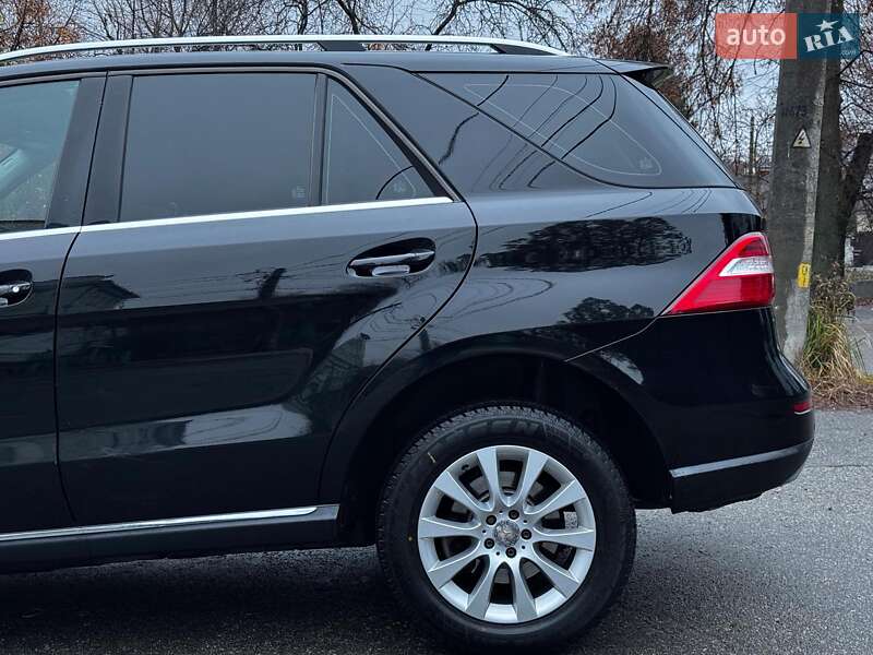 Внедорожник / Кроссовер Mercedes-Benz M-Class 2013 в Киеве