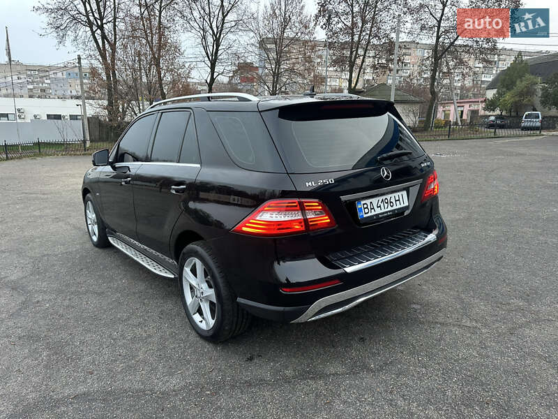 Внедорожник / Кроссовер Mercedes-Benz M-Class 2012 в Кропивницком