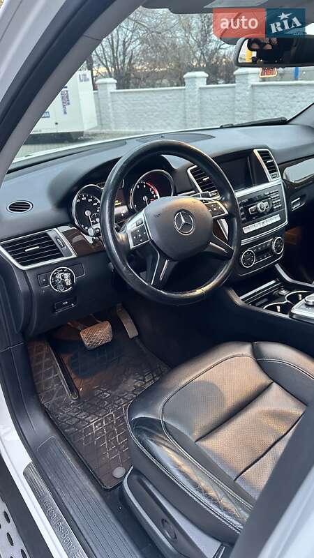 Внедорожник / Кроссовер Mercedes-Benz M-Class 2014 в Николаеве