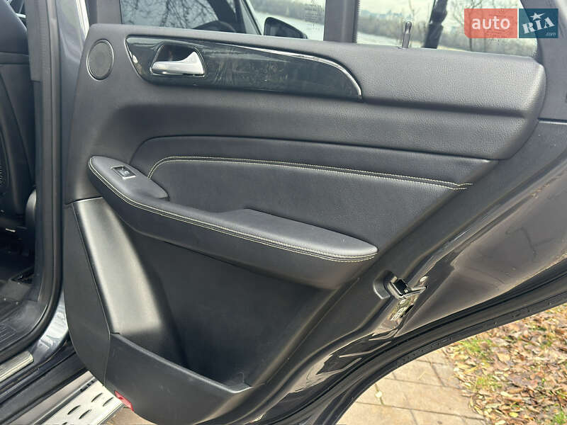 Внедорожник / Кроссовер Mercedes-Benz M-Class 2013 в Киеве