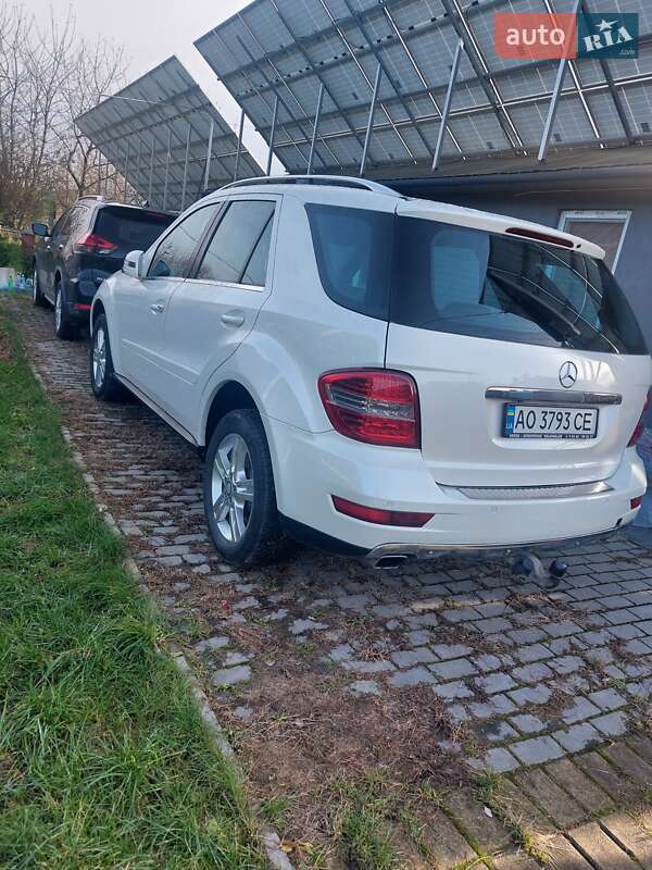 Позашляховик / Кросовер Mercedes-Benz M-Class 2010 в Ужгороді