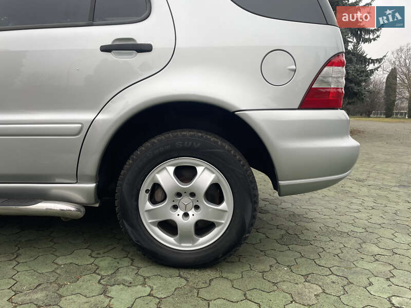 Внедорожник / Кроссовер Mercedes-Benz M-Class 2003 в Дубно