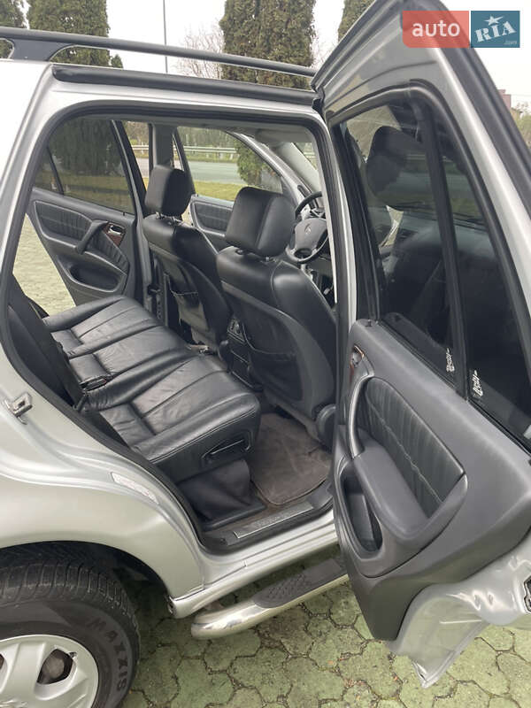 Внедорожник / Кроссовер Mercedes-Benz M-Class 2003 в Дубно