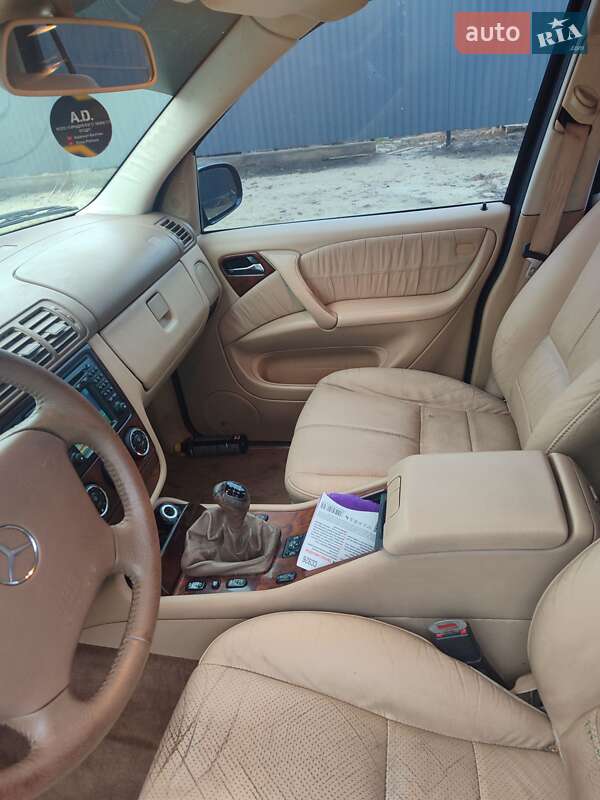 Внедорожник / Кроссовер Mercedes-Benz M-Class 2005 в Котельве