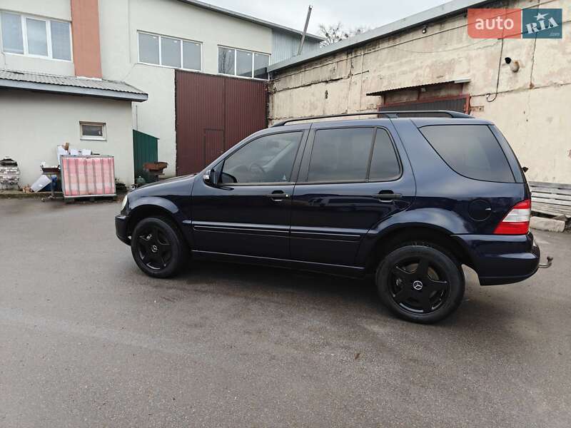 Внедорожник / Кроссовер Mercedes-Benz M-Class 2004 в Калуше