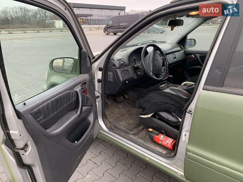 Внедорожник / Кроссовер Mercedes-Benz M-Class 2002 в Черновцах
