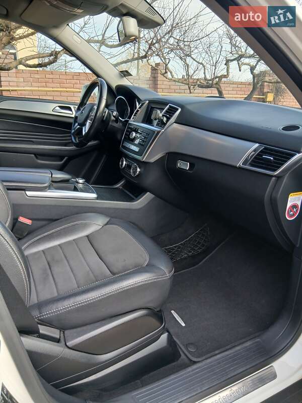 Позашляховик / Кросовер Mercedes-Benz M-Class 2012 в Южному