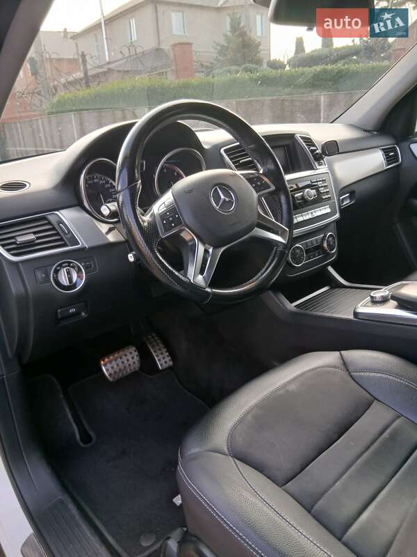 Позашляховик / Кросовер Mercedes-Benz M-Class 2012 в Южному